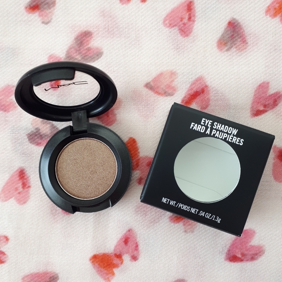 ⭐️HOST PICK⭐ MAC Cosmetics: Eye Shadow in Woodwinked - Picture 2 of 15